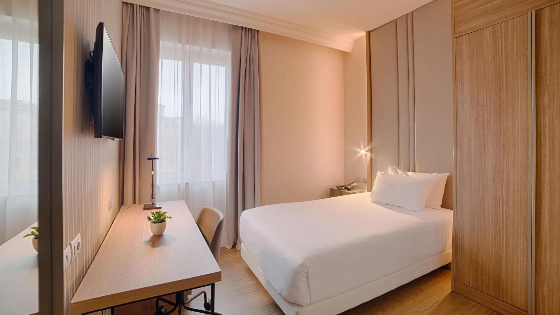 Nh Bologna De La Gare Hotel 4*,  Italy
