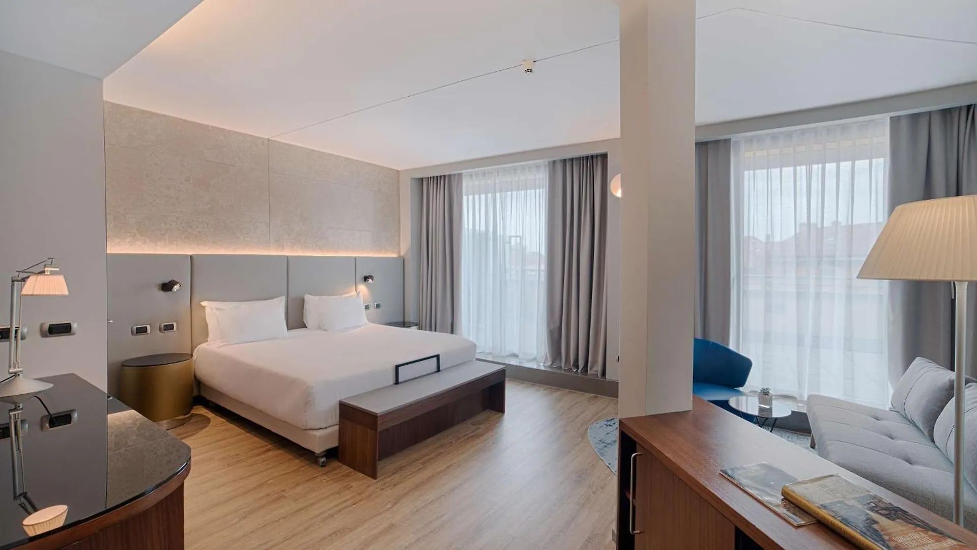 Nh Bologna De La Gare Hotel