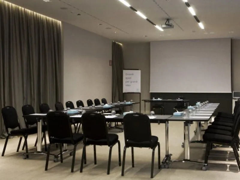 NH Bologna De La Gare Hotel 4*,